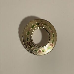 Elegant Gold tone Floral Pendant